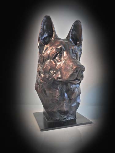 Portrait sculkpture of a german shepherd dog entitled 'ACHTUNG' (bronze edition)